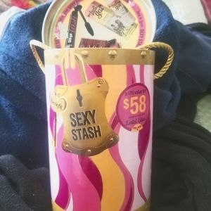 Rare LE Benefit "Sexy stash" can